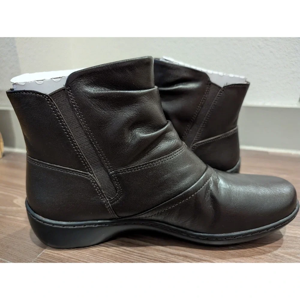 Clarks Collection Women Boots 8.5W Cora Chocolate‎ Leather Side Zip Booties